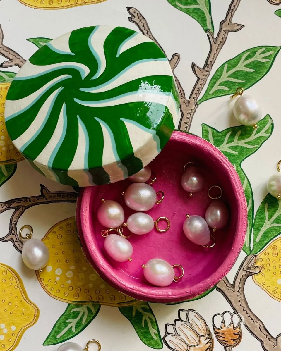 Baroque Pearl Pendant Wit Bedeltje