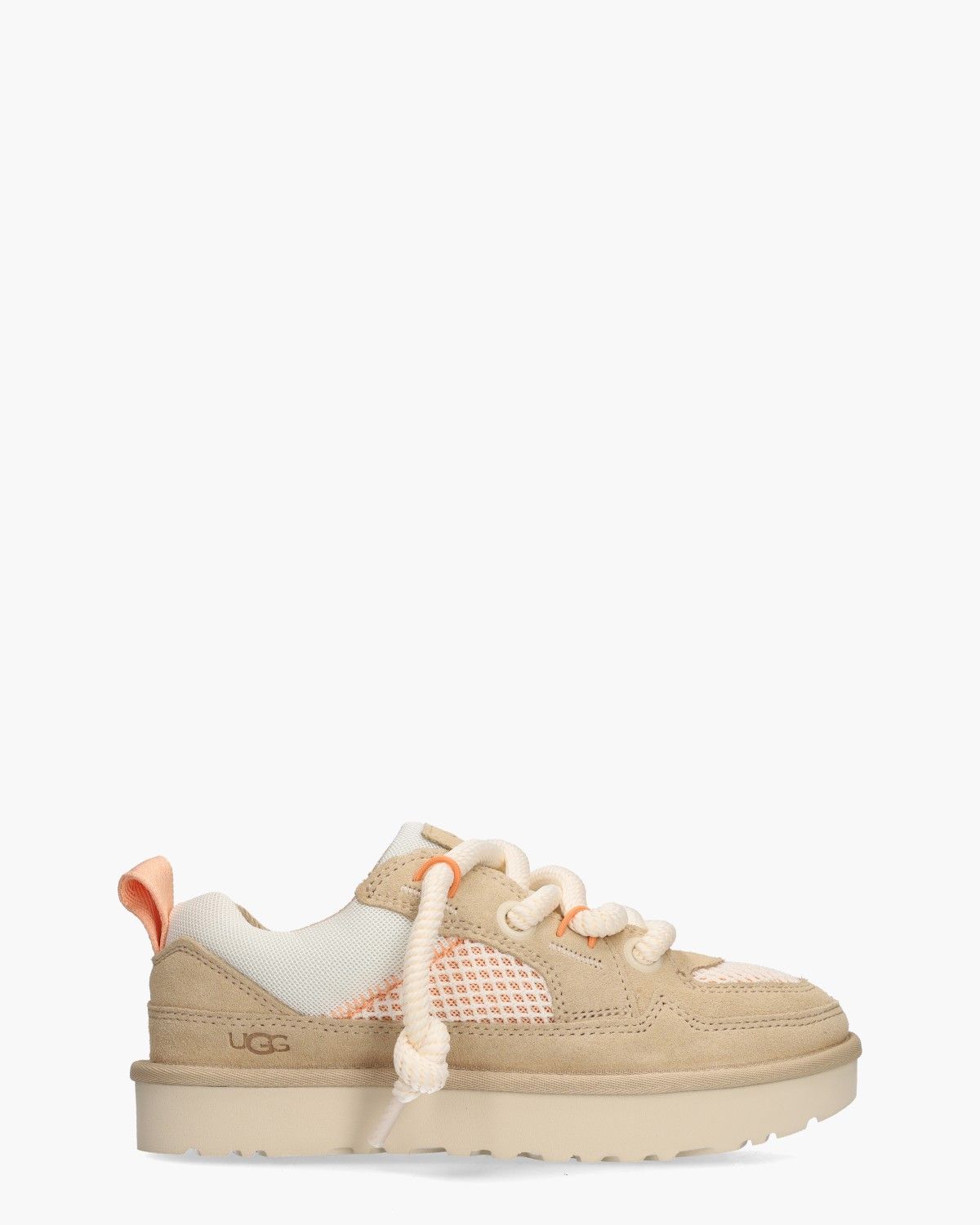 Les Baskets UGG Lo Lowmel Mesh pour Femmes ont les caractéristiques suivantes : Les baskets UGG Lo Lowmel Mesh pour femme sont des baskets élégantes et confortables avec un mélange de suède et de mesh recyclé pour un design respirant et durable. Spécifications :  Coupe : coupe normale ; lacets Tige : suède - mesh en toile balistique recyclée Doublure : mesh en polyester (55% polyester modifié au charbon de café - 45% polyester régulier) Semelle intérieure : UGGplush™ de 10 mm (60% laine recyclée