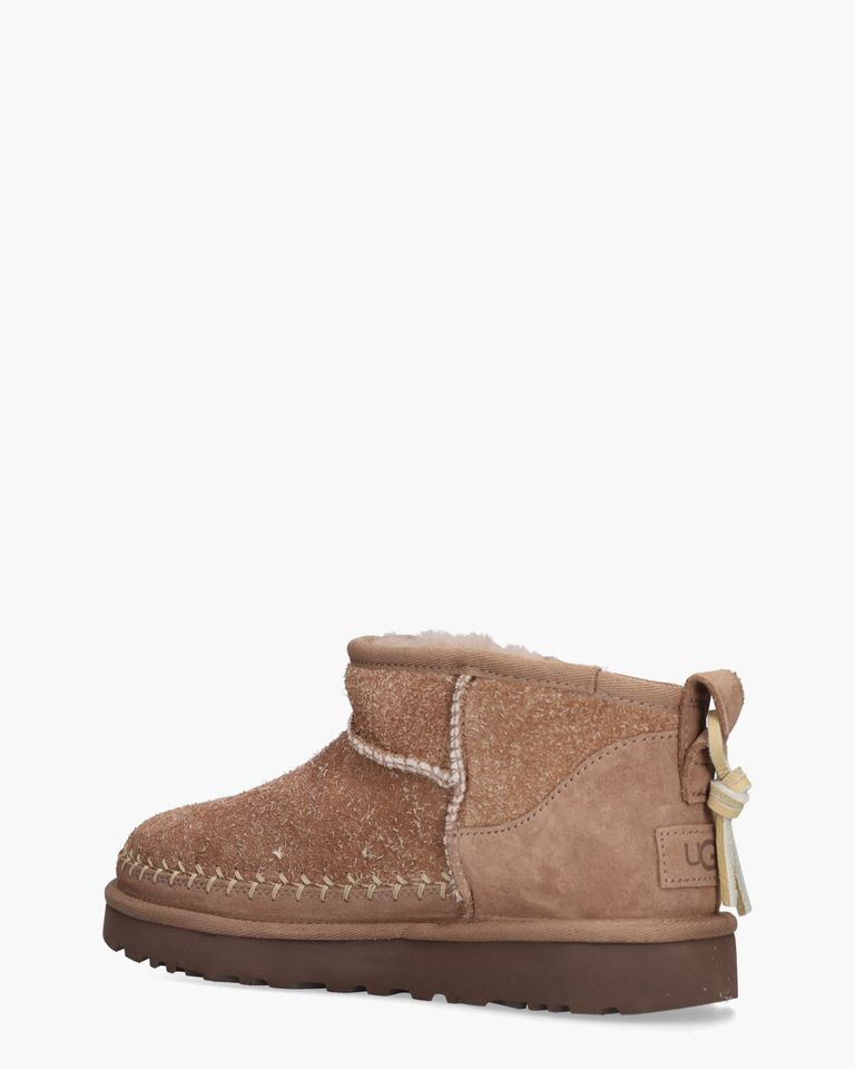 Classic Ultra Mini Biarritz Boot Rocky Oak Dames Enkelboots